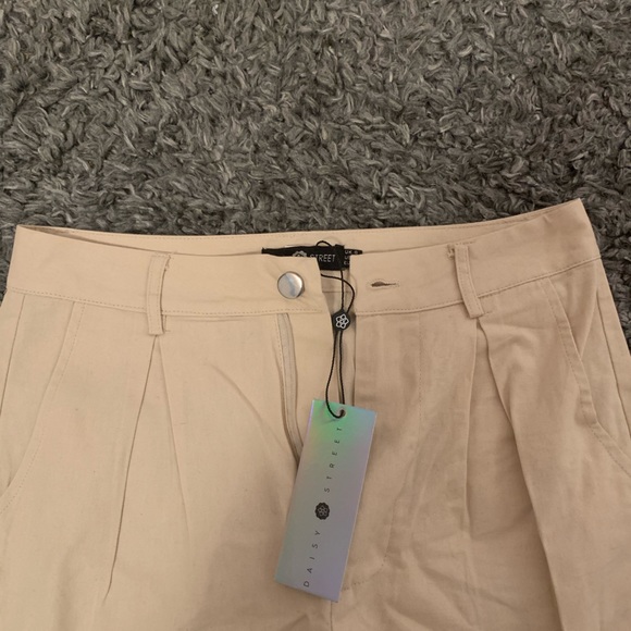 Daisy Street Small Khaki Cargo Pants - Picture 3 of 6
